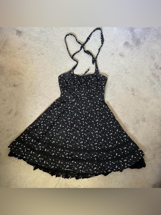 Hot Topic Dresses & Skirts - Hot Topic midi dress covered in an all-over star print